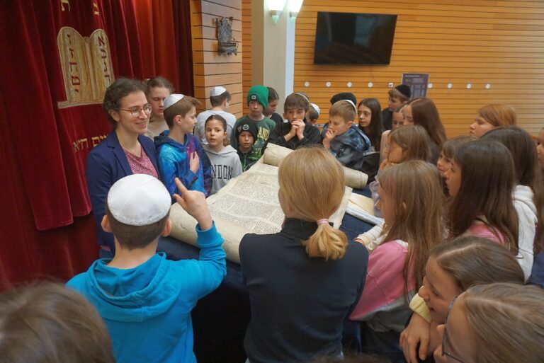 Besuch der Synagoge und des Münsters in Freiburg